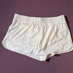 Lolë Step Shorts in Storm Broken Stripe - Size Large
